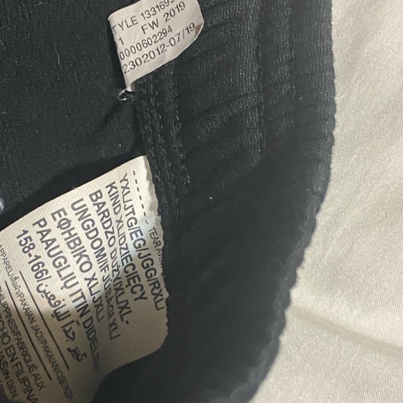 Youth XL Under Armor sweat pants (2 pair) - Picture 2 of 3